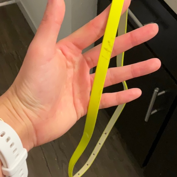 NWT Bcbgeneration neon yellow thin belt - Picture 7 of 7